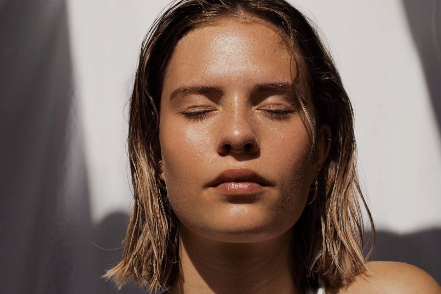 Ρετινόλη: Μπορείς να την χρησιμοποιείς το καλοκαίρι;