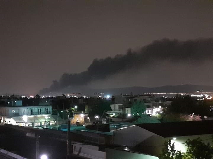 Μεγάλη φωτιά σε εργοστάσιο με πλαστικά στον Ασπρόπυργο