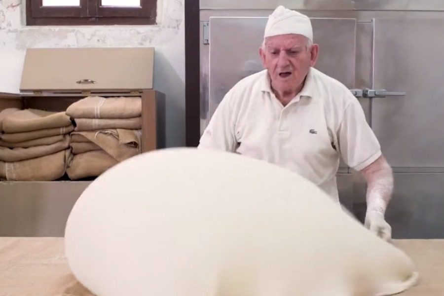 Ο 86χρονος Κρητικός που αποθεώθηκε από το Business Insider για τα γλυκά του