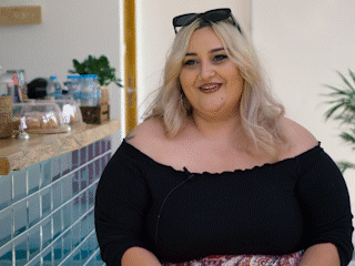 Η... γκουρού του έρωτα που σαρώνει στο YouTube πρέπει να μας δώσει κάποιες απαντήσεις