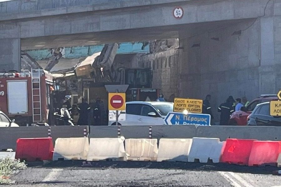 Μέγαρα: Κατέρρευσε υπό κατασκευή γέφυρα – Δύο τραυματίες