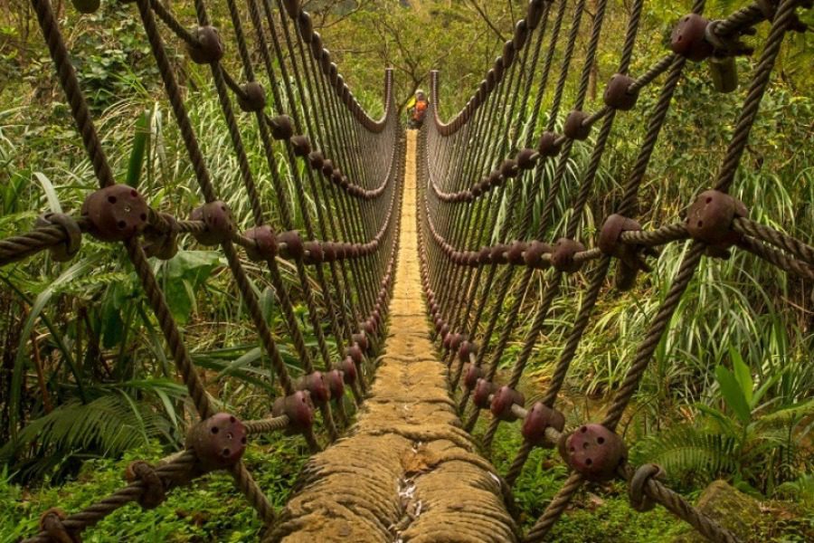 Ποιος τολμά να διασχίσει τη γέφυρα των Ίνκας στο Περού;