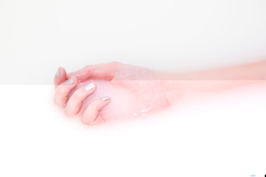 Gem nails: Εμπνεύσου για το πιο hot trend της σεζόν