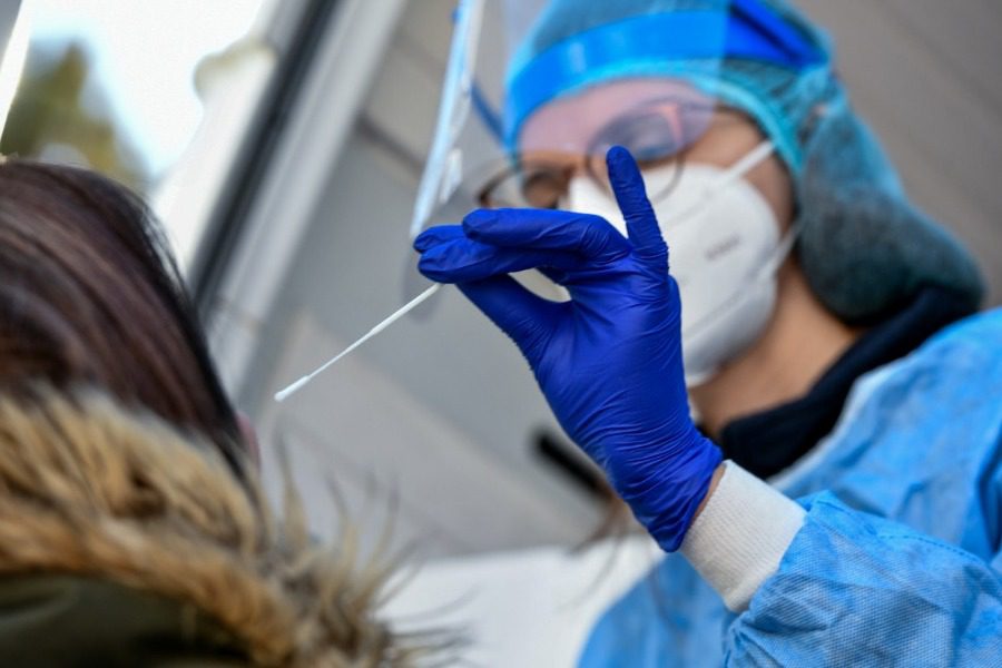 Κορωνοϊός: 9.484 κρούσματα σήμερα Πέμπτη