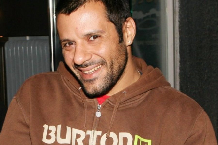 Θυμάστε τον κούκλο Περιστερόπουλο από τους S1ngles; Δείτε πώς είναι και τι κάνει σήμερα