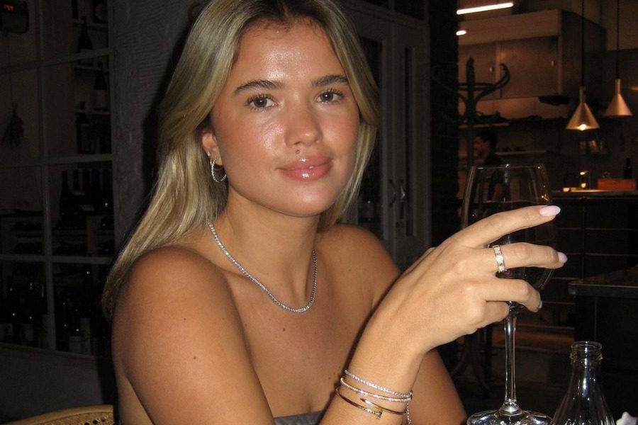 5 lip gloss κάτω των 15 ευρώ για ζουμερά χείλη