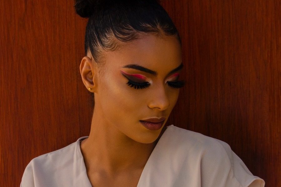 Πόσο ασφαλής είναι τελικά η κόλλα για τις βλεφαρίδες;