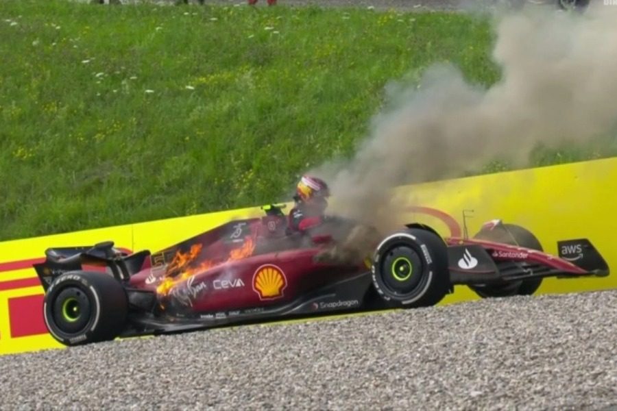 Formula 1, Σάινθ: Βγήκε σώος από τη φλεγόμενη Ferrari o Σάινθ 