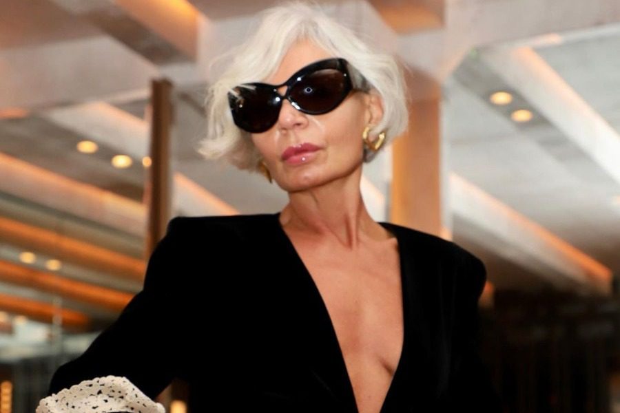 Grey Hair: Γιατί έγινε το trend της χρονιάς;