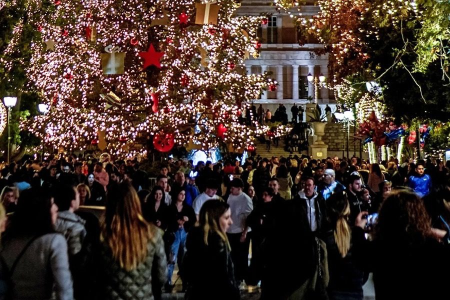 Έκθεση ΕΟΔΥ: Μειώθηκαν τα κρούσματα κορωνοϊού, αυξήθηκαν της γρίπης