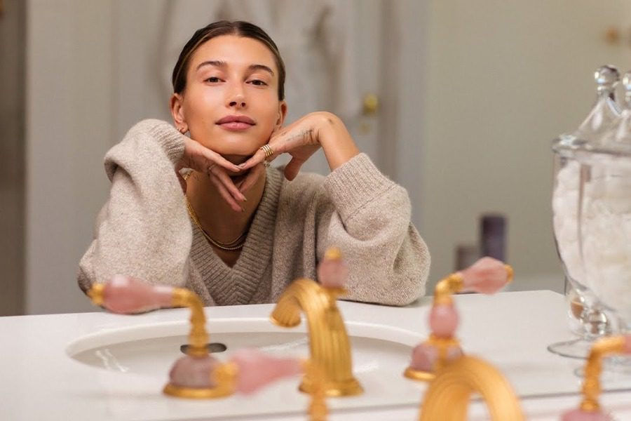Πώς να αποκτήσεις ένα μπάνιο σαν της Hailey Bieber