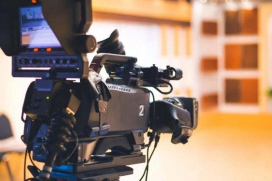 «Βόμβα» με παρουσιάστρια που είναι έγκυος και το κρύβει