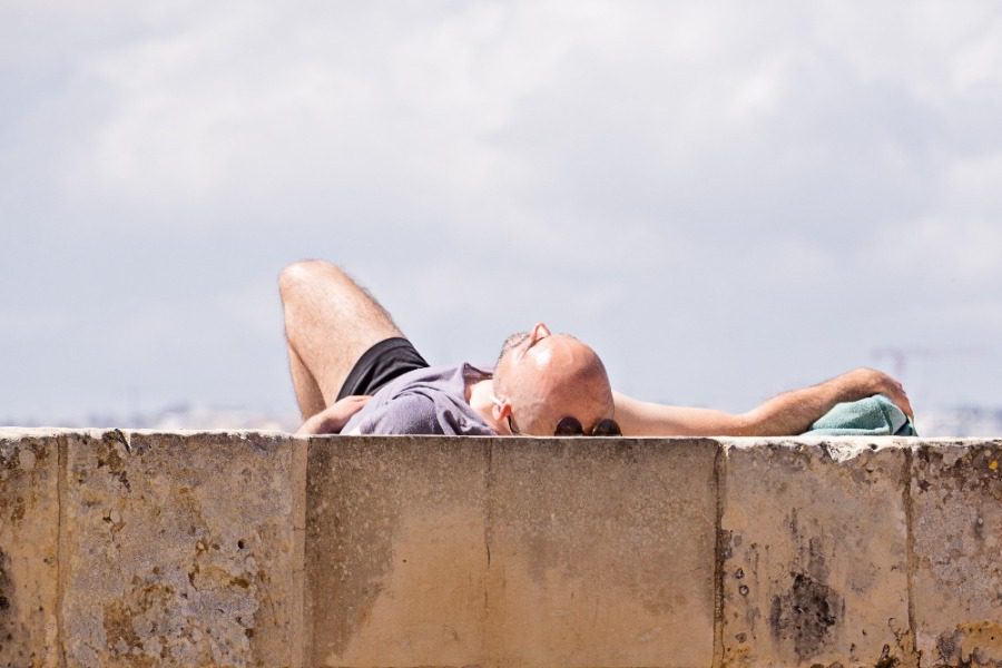 10 τραγούδια για να αντέξουμε τον καύσωνα