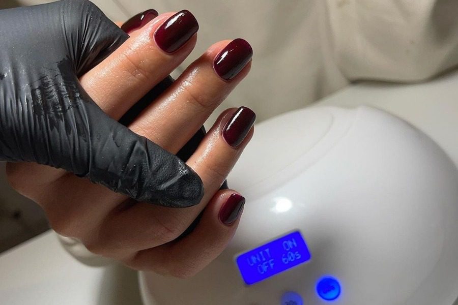 Minimal Nails: Tips για να κάνεις την τάση επιτυχημένα