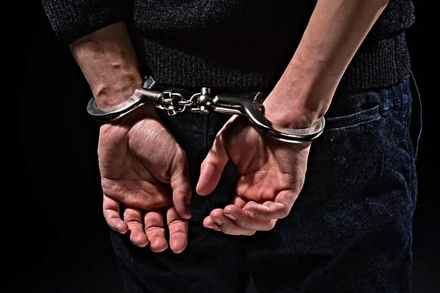 Αστεγος κατηγορείται για τον βιασμό 60χρονης που του πήγε φαγητό στη Βούλα