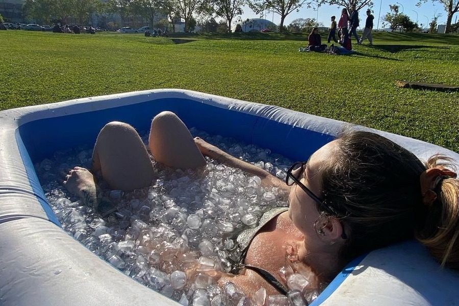 Ice Bath: Πώς θα το κάνεις και τι οφέλη προσφέρει στην επιδερμίδα σου;