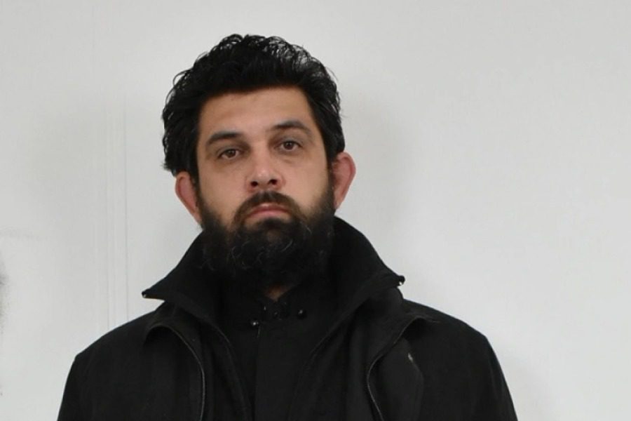 Αυτός είναι ο σάτυρος ιερέας στα Κάτω Πατήσια