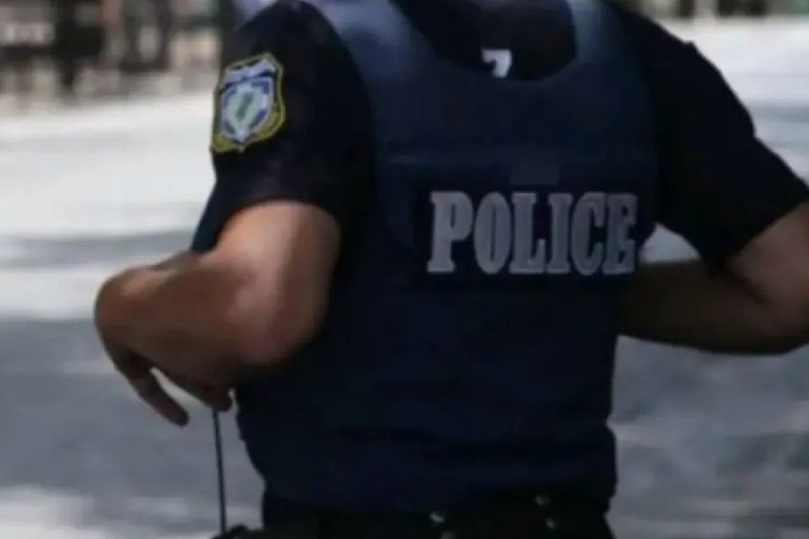 Θεσσαλονίκη: Αστυνομικός χαστουκίζει γυναίκα σύμφωνα με τις μαρτυρίες της