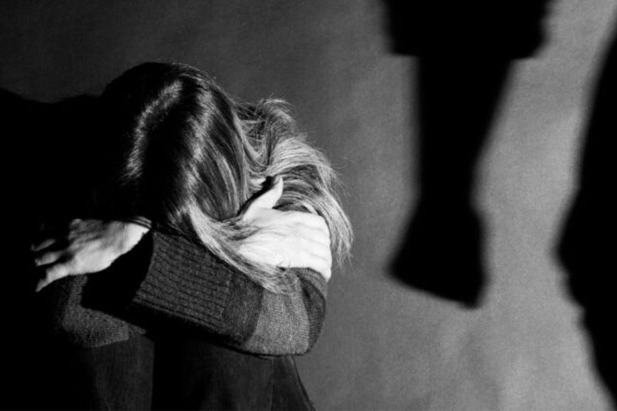 Πρώην σύντροφος Ελληνίδας influencer κατηγορήθηκε για τον ξυλοδαρμό της