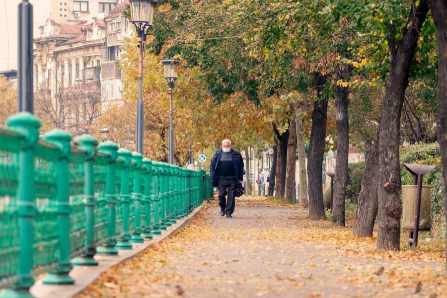 Τρομακτική έρευνα: Ούτε από την καρέκλα δεν σηκώνονται μετά τον κορωνoϊό οι μεσήλικες