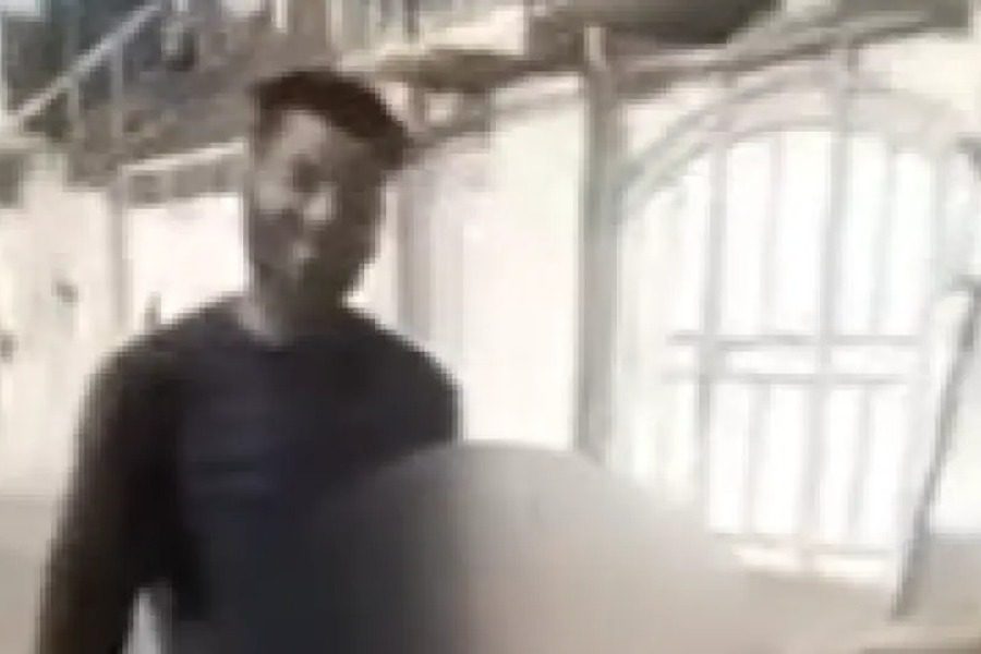 Αποκεφάλισε τη σύζυγό του και έβγαζε selfies με το κομμένο κεφάλι