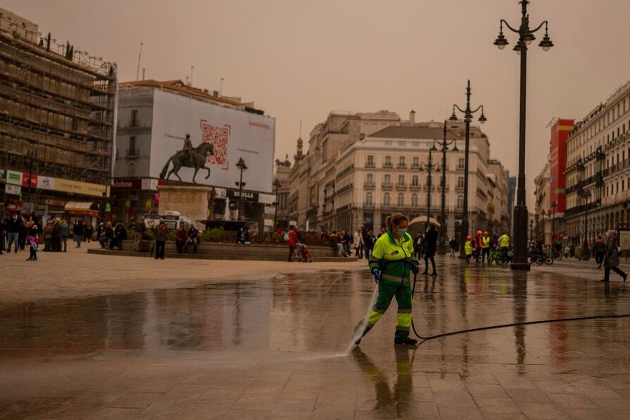 Ισπανία: Καταιγίδα σκόνης από τη Σαχάρα έκανε τον ουρανό πορτοκαλί