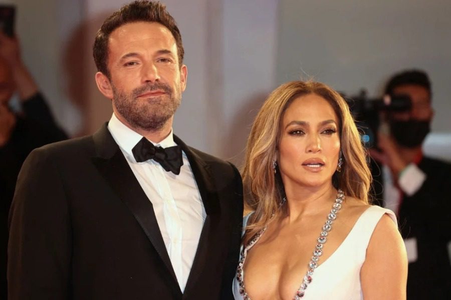 Φήμες για διαζύγιο: H JLo δεν αντέχει άλλο την ακαταστασία και το κάπνισμα του Μπεν Αφλεκ