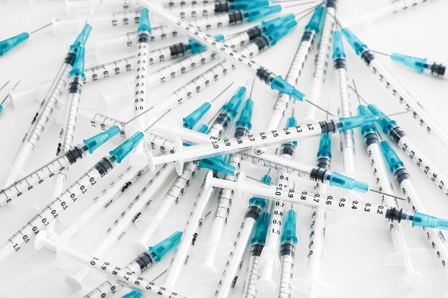 Μυοκαρδίτιδα: Συνδέεται τελικά με την 3η δόση του εμβολίου κατά του Covid‑19;