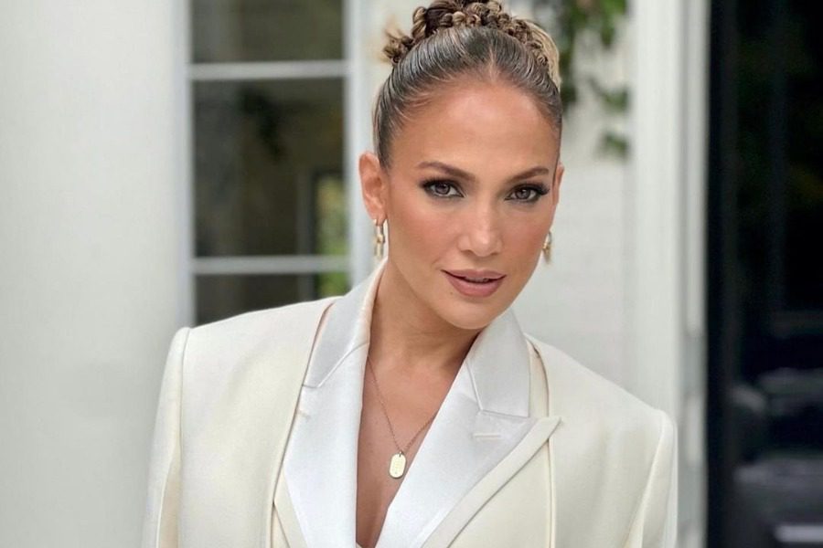 Η Jlo έκανε το μανικιούρ του φθινοπώρου