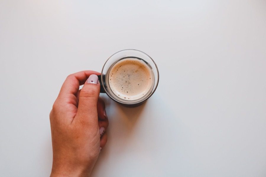 Έτσι βγαίνει η καφεΐνη από τον ντεκαφεϊνέ