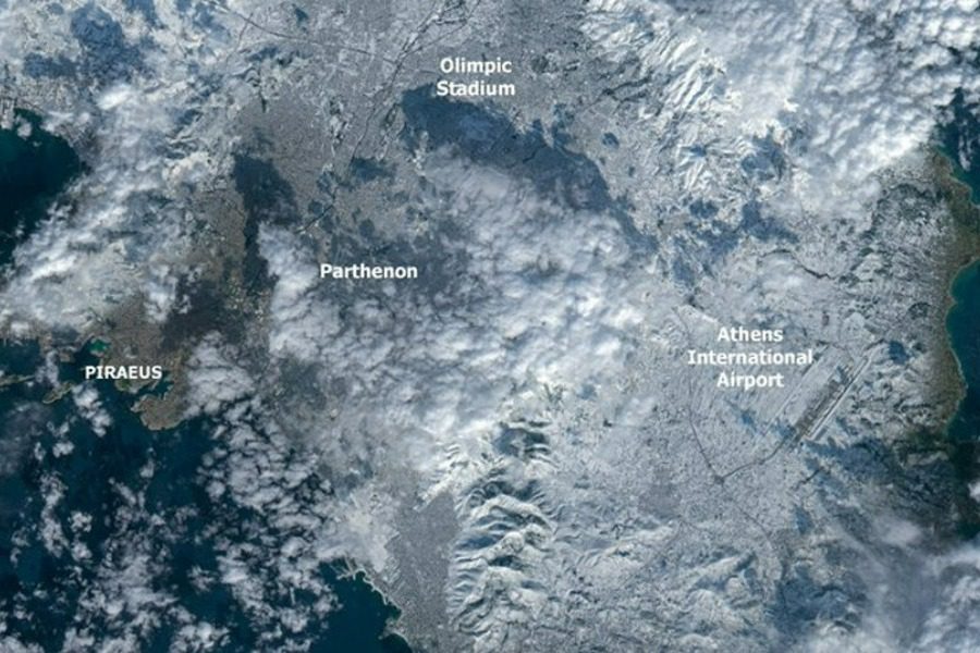 Εικόνα από τη χιονισμένη Αθήνα από το διάστημα