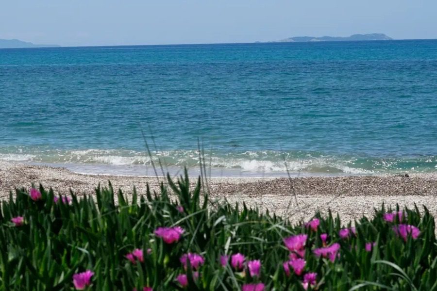 Καιρός Αύριο: Αίθριος σε όλη τη χώρα ‑ Λασποβροχές στα Βόρεια