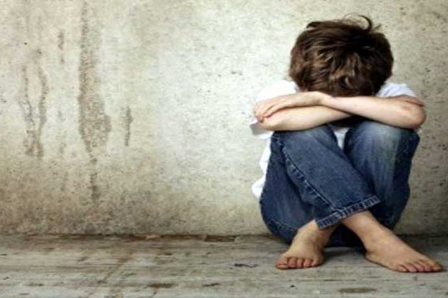 Πετράλωνα: «Ο πατέρας έκανε πάρτι και κακοποιούσαν το παιδί του»