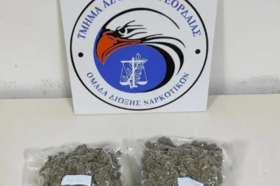 Πτολεμαΐδα: Παρέλαβε δύο κιλά κάνναβη με ... κούριερ
