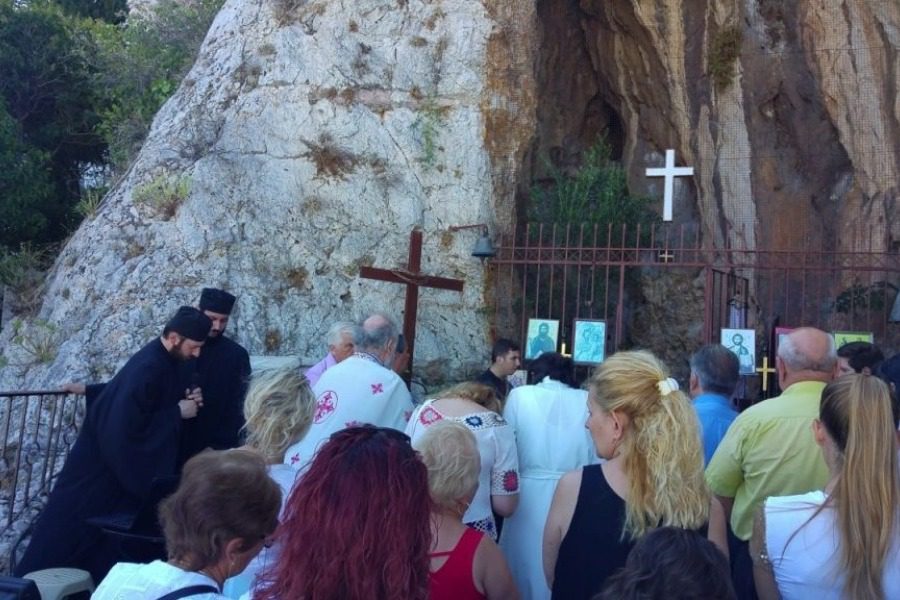 Αγιοι Ισίδωροι: Τι απαντά ο ιερέας του ναού στις καταγγελίες για θαύματα – απάτη | e-sterea.gr