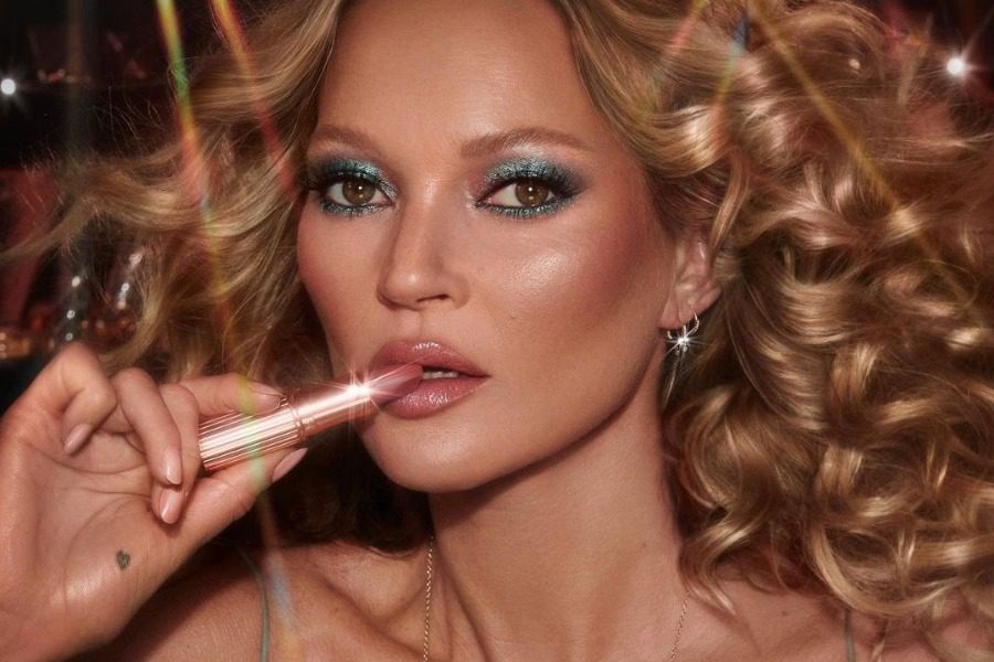 Η Kate Moss λέει ΝΑΙ στο see‑through