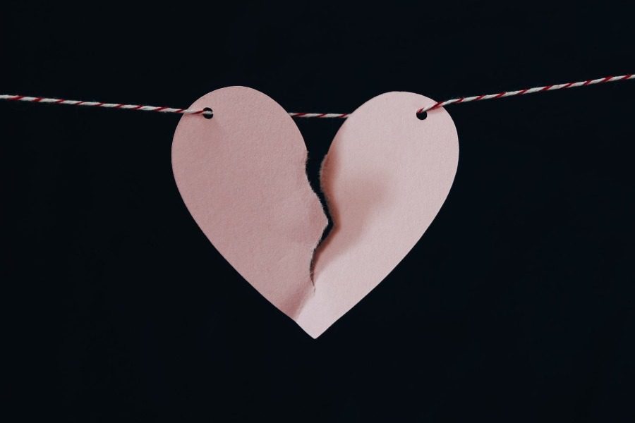 Tα σημάδια που δείχνουν ότι ο σύντροφός σου θα σε παρατήσει 