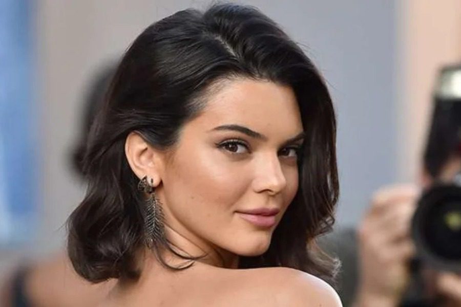 Η Kendall Jenner δεν τα παρατά ‑ Νέα προσπάθεια να κόψει... ένα αγγούρι