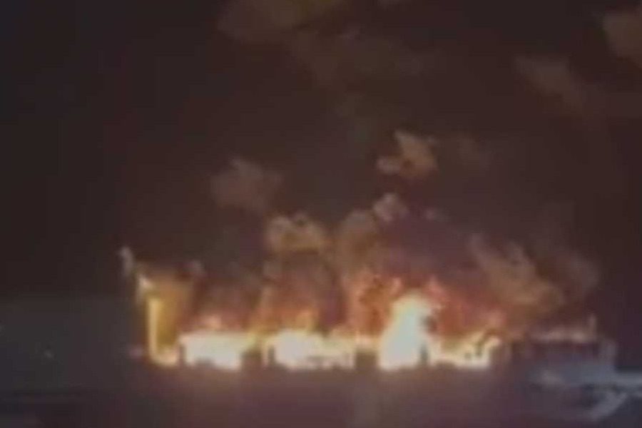 Φωτιά σε πλοίο κοντά στην Κέρκυρα 