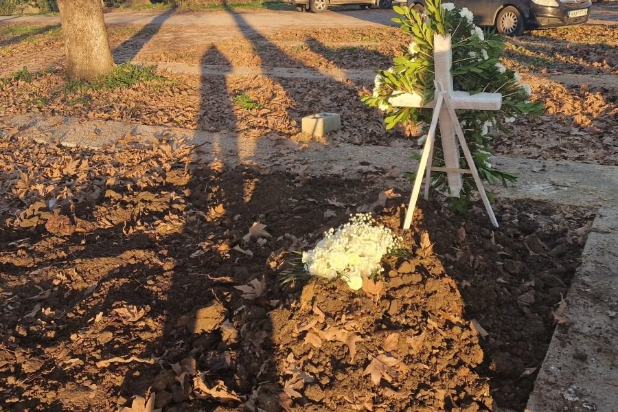 Βέροια: Υπό άκρα μυστικότητα η κηδεία του βρέφους που το πέταξε η μητέρα του στον Αλιάκμονα