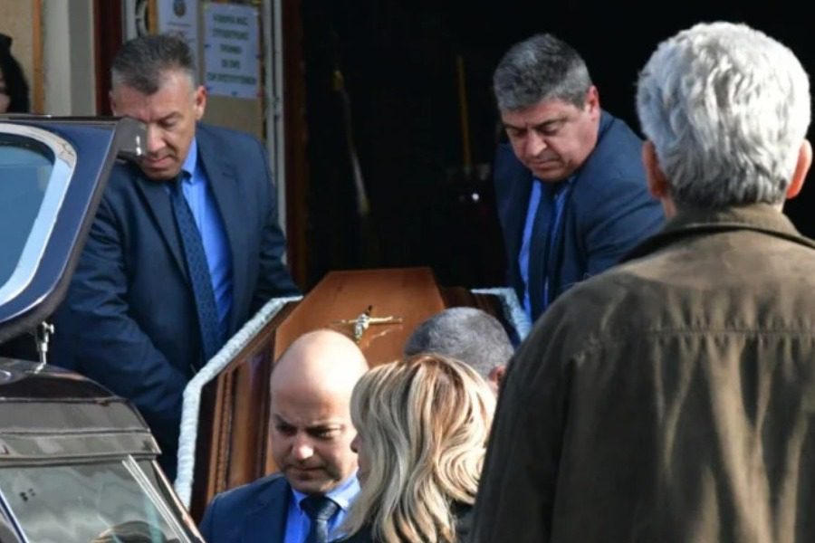 Δυστύχημα Βουκουρέστι: Σπαράζουν καρδιές στην κηδεία του Νίκου Χλώψιου