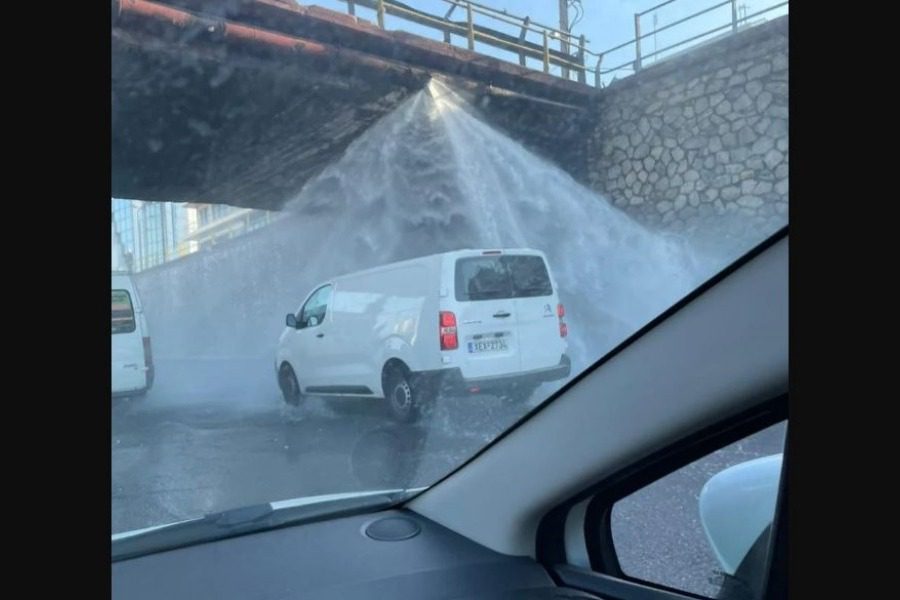 Εσπασε αγωγός νερού στον Κηφισό – Κυκλοφοριακό χάος στους δρόμους