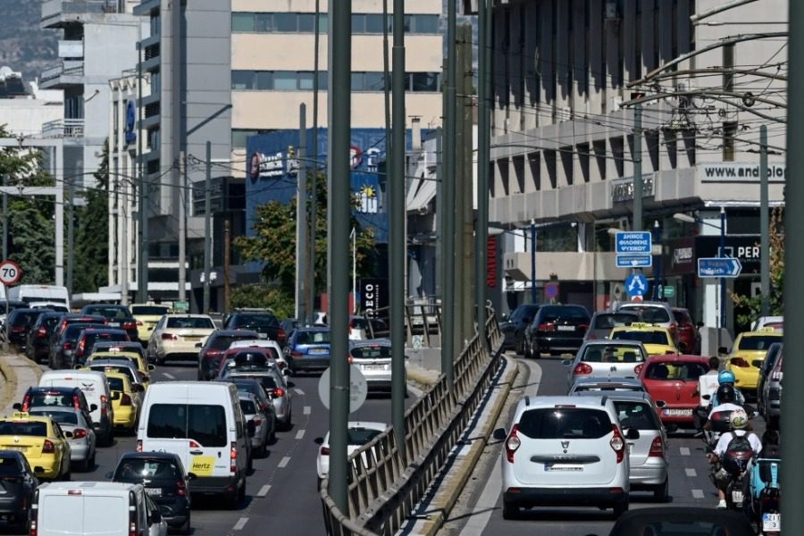 Στο «κόκκινο» ο Κηφισός, προβλήματα και στην Αττική οδό