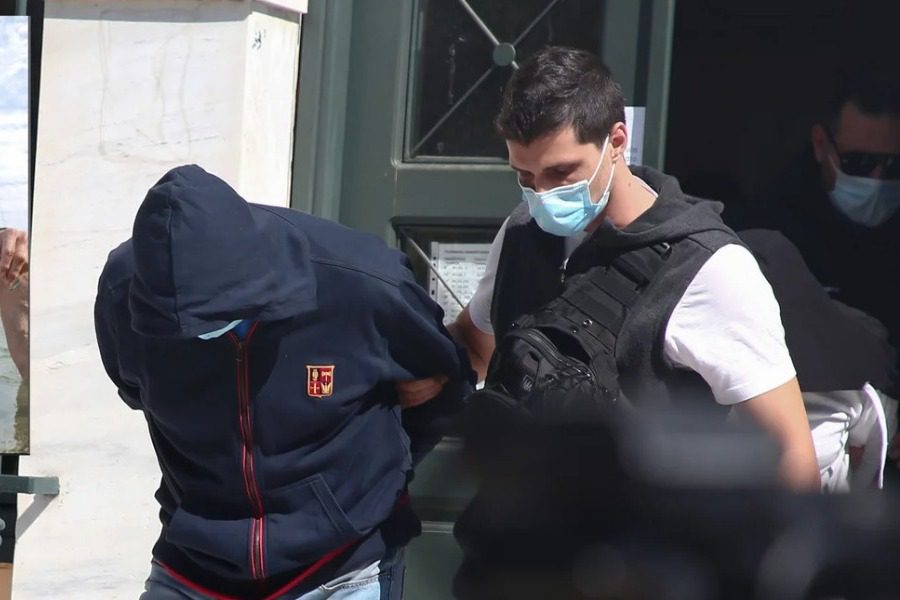 Κολωνός: Σε άμεσο πειθαρχικό έλεγχο ο αστυνομικός που συνομιλούσε με την 12χρονη 