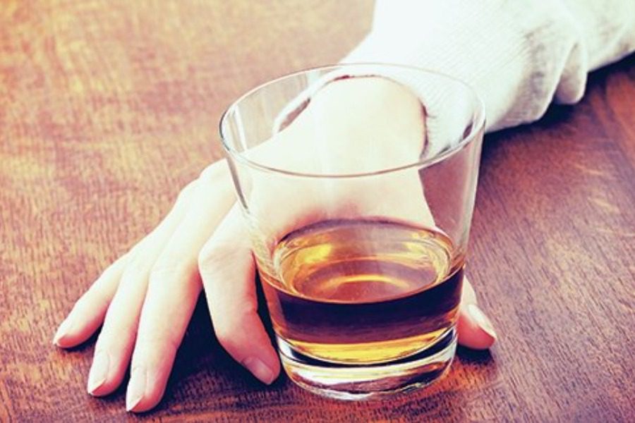 Ηράκλειο: 17χρονη μαθήτρια κατέρρευσε σε μπαρ από το αλκοόλ