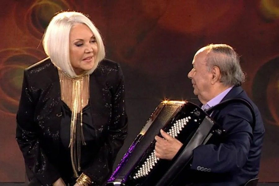 Ρούλα Κορομηλά: «Λύγισε» η παρουσιάστρια στο Σπίτι με το MEGA