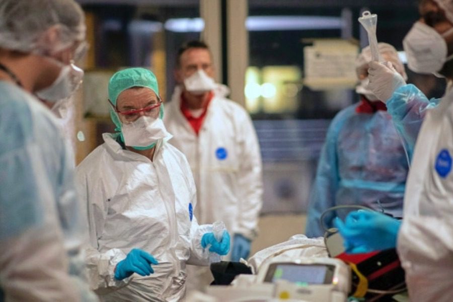 Μετάλλαξη Omicron: Όλα τα συμπτώματα που εμφανίζουν οι ασθενείς