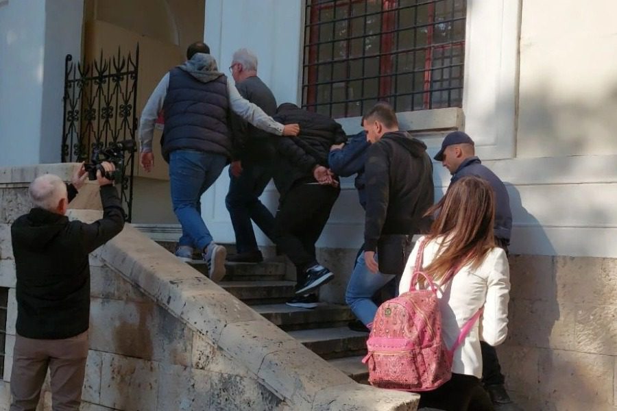 Κως: Γονείς συλλαμβάνουν και δέρνουν 35χρονο που παρενοχλούσε μαθήτριες