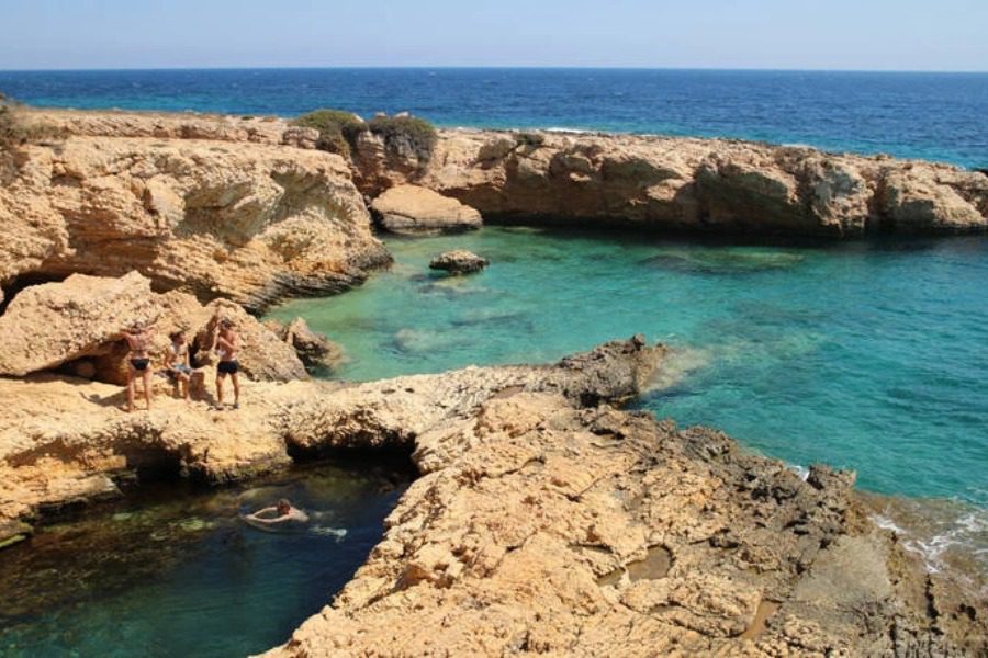 Θρίλερ στα Κουφονήσια με τις δύο σορούς στη σακούλα – Μπορεί να ήταν έως και 2 χρόνια στη θάλασσα