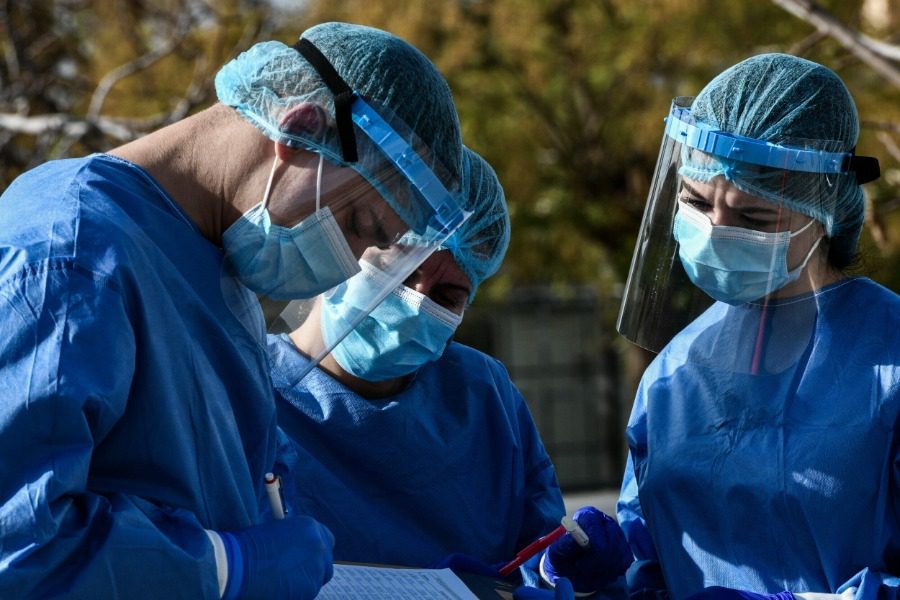 Κορωνοϊός: 15.690 νέα κρούσματα σήμερα